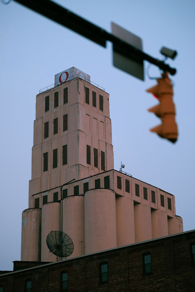 Image of an old silo that has been repurposed as a hotel in downtown Akron, Ohio